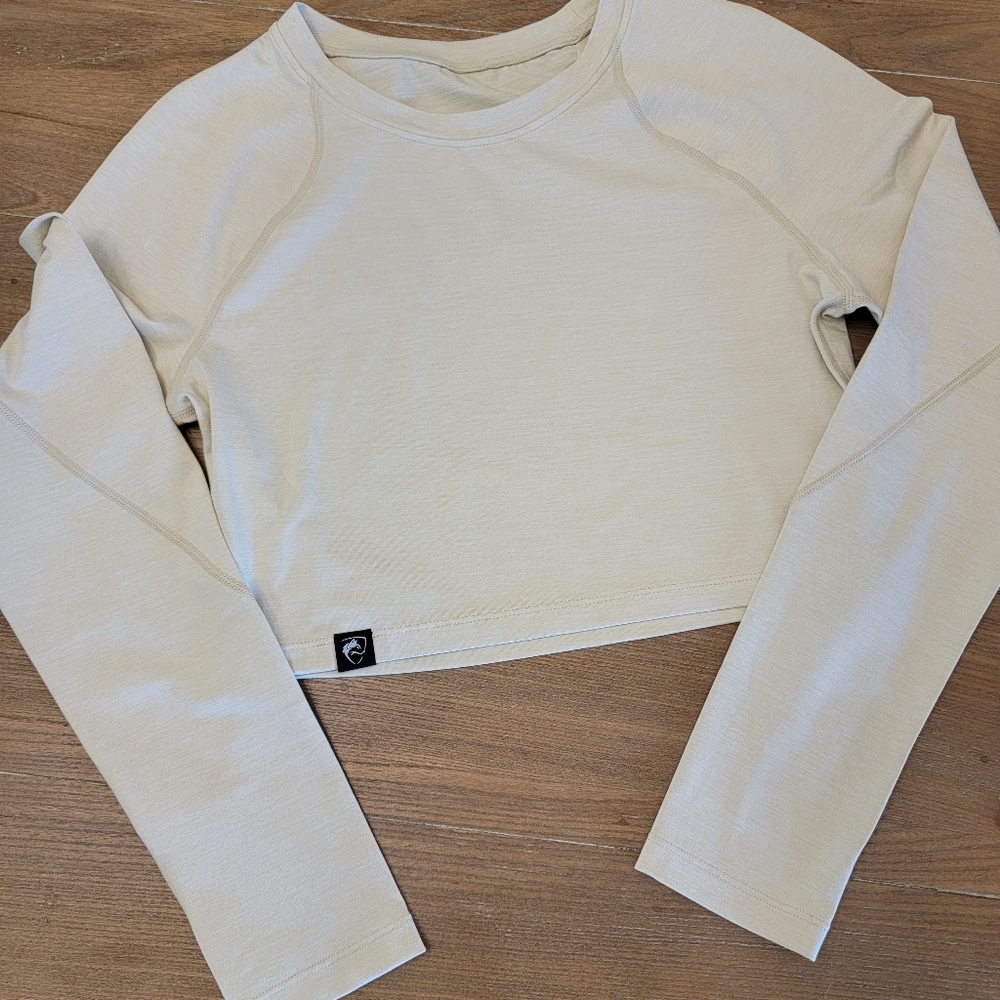 Never worn! ALPHALETE CROP TOP EARLIER STYLE